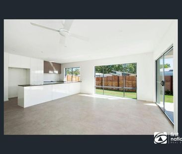 MODERN FAMILY HOME IN A GREAT LOCATION - Photo 2