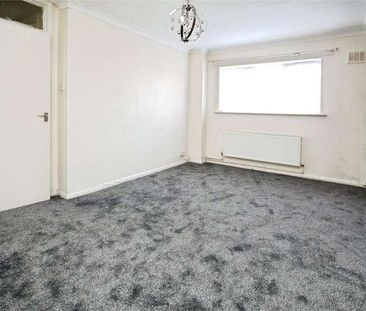 St Helen's Court, Rainham, RM13 - Photo 4