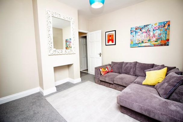 4 bedroom semi-detached house to rent - Photo 1