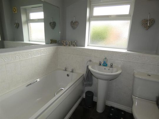 4 bedroom detached house to rent - Photo 1