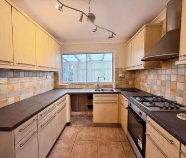 4 bedroom detached house to rent - Photo 6