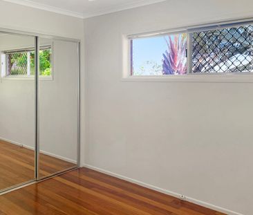 Amazing Location - Only 500m to James Street & 700m to Burleigh Beach - Photo 5