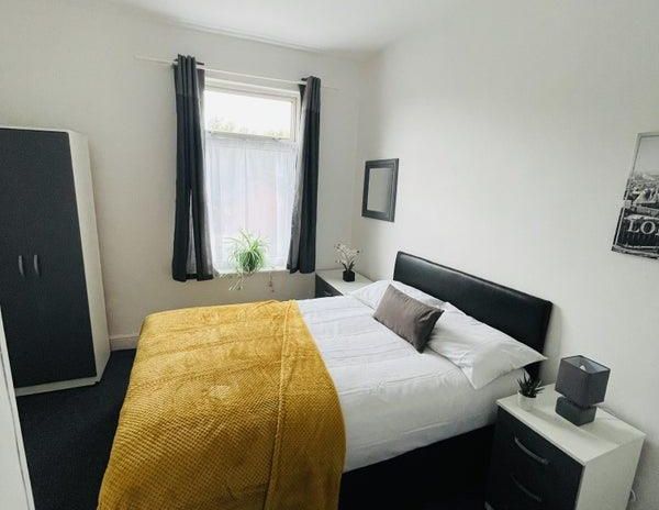 1 bedroom in a house share to rent - Photo 1