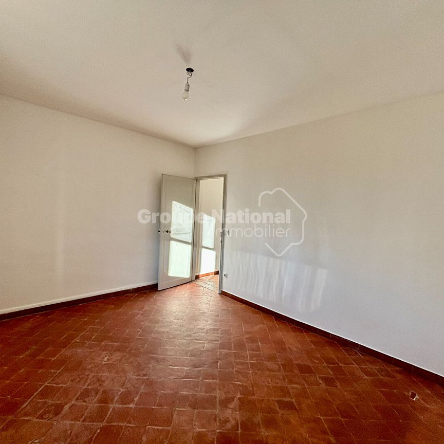 Maison T4 de 86.70 m2 avec terrasse, à Saint Etienne du Grès, - Photo 1