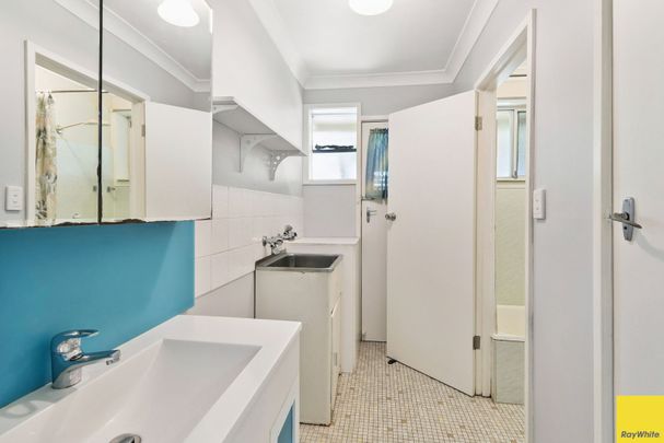 Well Presented Two-Bedroom Unit Near Schools and Shops! - Photo 1