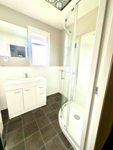 Three bedroom home - Periodic tenancy or short term - Photo 3