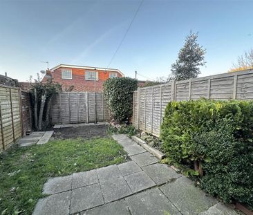 2 bedroom terraced house to rent - Photo 2