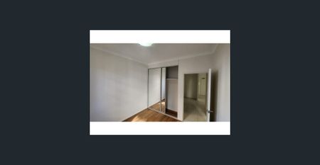 Modern 3 Bedroom Apartment - Photo 2