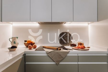 4 room luxury Apartment for rent in Barcelona, Spain - Photo 2