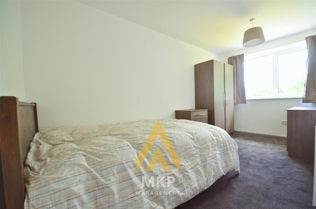 4 bedroom terraced house to rent - Photo 4