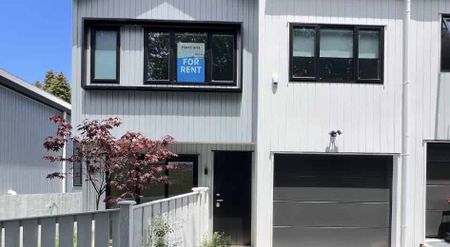 Stunning Four Bedroom Townhouse - Photo 5