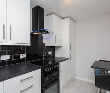 2 bedroom end of terrace house to rent - Photo 5