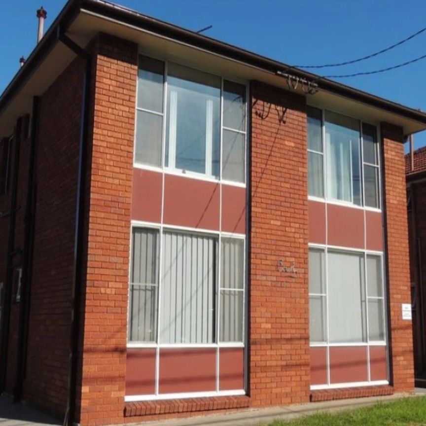 CONVENIENT LOCATION. SO CLOSE TO ROCKDALE TRAIN STATION. - Photo 1