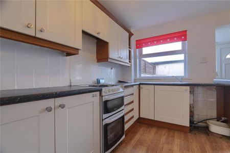 3 bedroom terraced house to rent - Photo 3