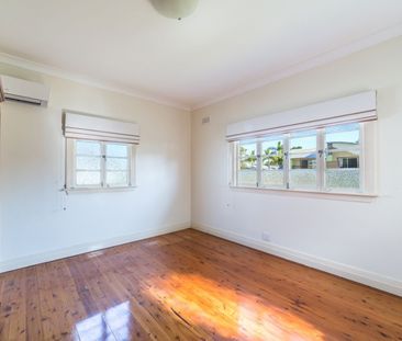 Charming Cottage in Sought-After Morningside Pocket! - Photo 3