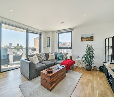 Flat to rent - 4 Hawthorne Crescent, Greenwich, SE10 - Photo 4