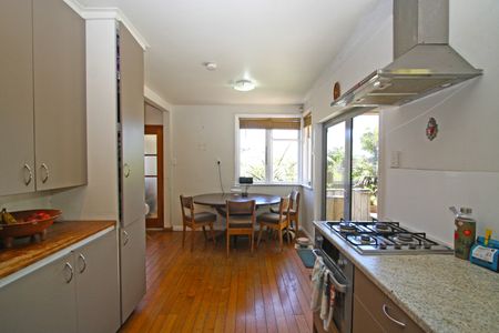 4 Bedrooms & Pets Considered - Photo 5