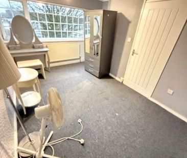 3 bedroom end of terrace house to rent - Photo 3