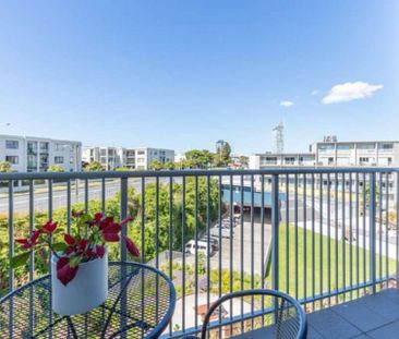 Affordable Rental in the Heart of Takapuna - Photo 1