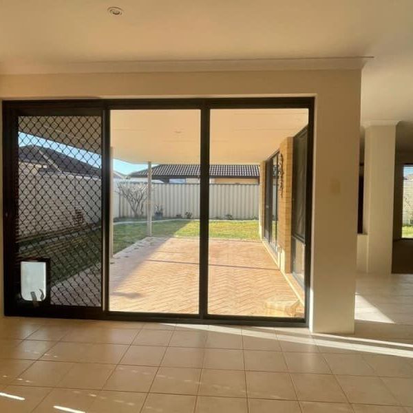 Large, Beautiful House, Top Location. PETS ALLOWED - Photo 1