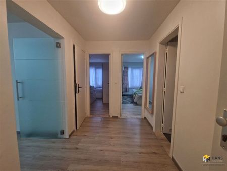 Lichtrijk 3 slaapkamer appartement van 104m² met terras vlakbij het Rivierenhof. - Foto 2
