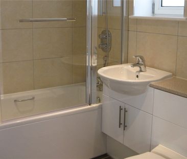 2 double bedroom apartment in the sought after Park Way development... - Photo 5