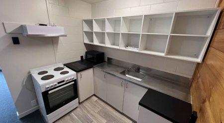 WELL PRESENTED APARTMENT IN A FABULOUS LOCATION - Photo 3