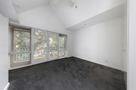 2/125 Walpole Street, Kew VIC 3101 - Townhouse For Rent | Domain - Photo 2