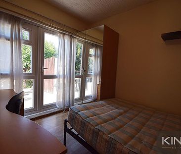 5 bedroom semi-detached house to rent - Photo 2