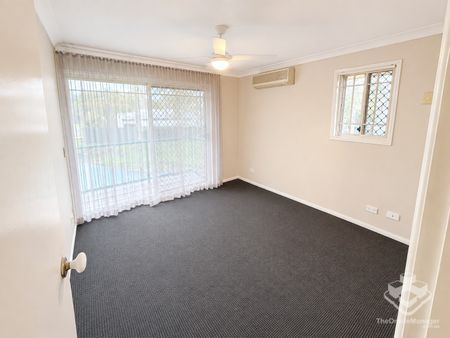 Spacious 3-Bedroom Townhouse with Private Courtyard in Convenient Mudgeeraba Location - Photo 5