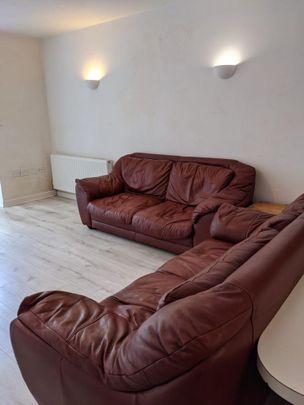 4 bedroom flat to rent - Photo 1