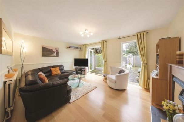 2 Bed Terraced House, Holm Oak Close, SW15 - Photo 1