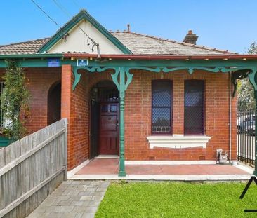 Charming three-bedroom semi in central location - Photo 5