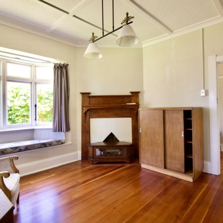 Charming 3-Bedroom Character Home - Large Fenced Section - Photo 1