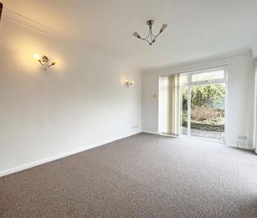 2 bedroom Detached bungalow to rent - Photo 1