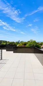 VOLL MÖBLIERT & AUSGESTATTET! 3-Zimmer Penthouse - 30qm Dachterrasse! Skyline & Kahlenberg Blick! Garage! Nähe U2! - Photo 1