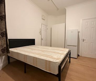 Studio Flat, Frobisher Road, N8 - Photo 2