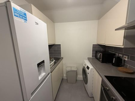 1 bedroom in a house share to rent - Photo 4