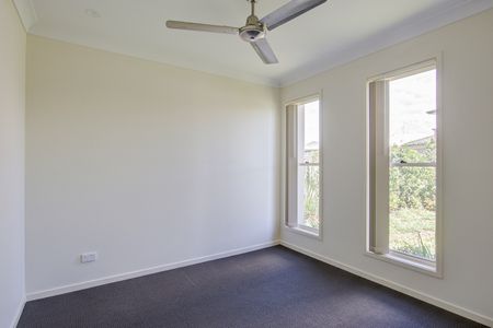 Spacious Family Home In Big Sky Estate Coomera. - Photo 3