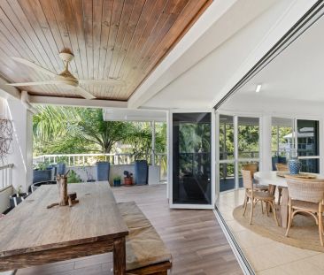 Penthouse perfection in Palm Cove – Stylish top floor living - Photo 2
