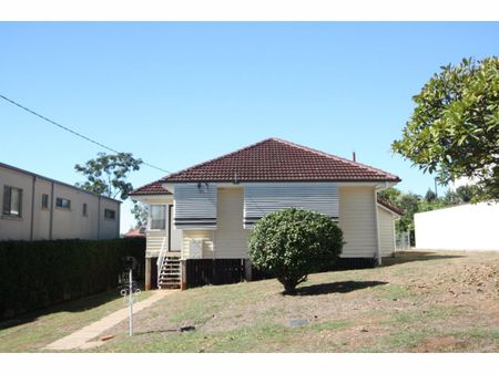 Recently Renovated Airconditioned Home in Tarragindi - Photo 4