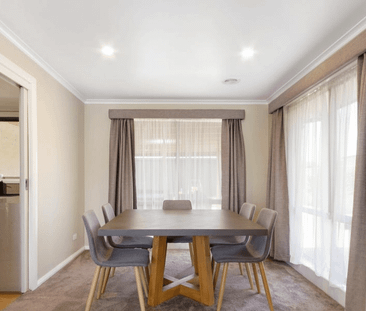 Spacious Family Home with Outdoor Entertaining - Photo 4