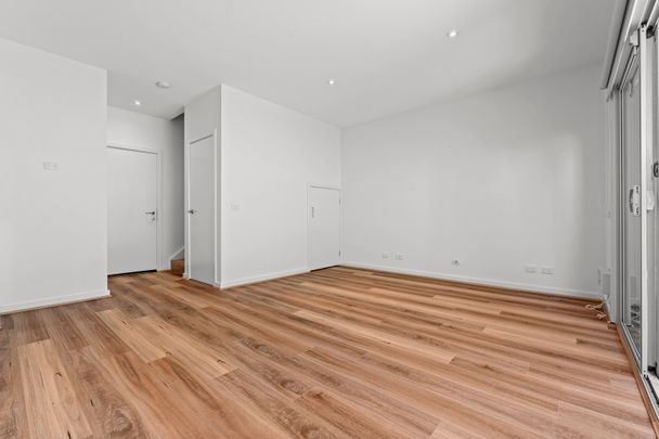 15 Silverash Drive, Bundoora VIC 3083 - Townhouse For Rent | Domain - Photo 1