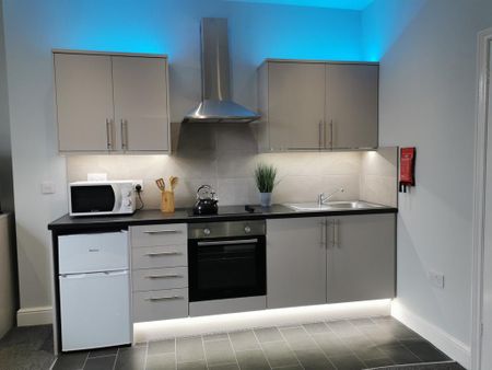 1 bedroom in a house share to rent - Photo 4