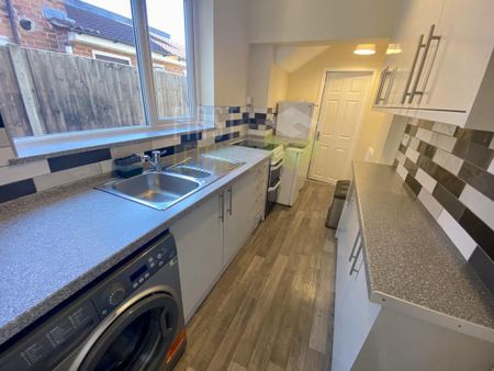 3 bedroom terraced house to rent - Photo 4