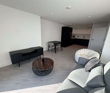 ALLOCATED PARKING WITH EV CHARGING POINT INCLUDED! Fully Furnished ... - Photo 6