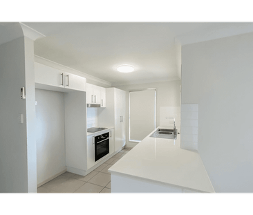 Modern, Light-Filled Low-Set Home in Quiet Hillcrest Pocket - Photo 6