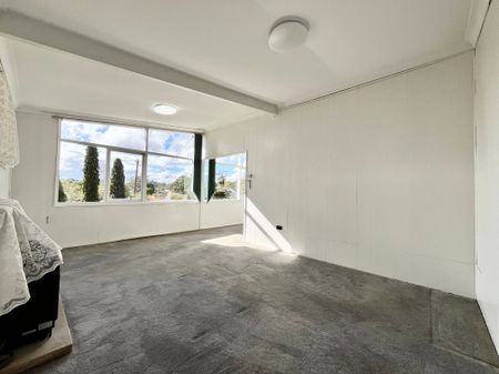 Stunning Family Home! - Photo 2