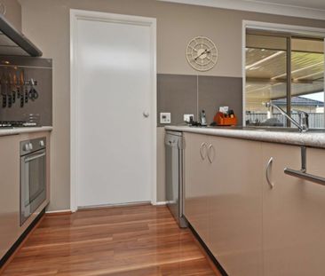 STUNNING FAMILY HOME!! - Photo 5