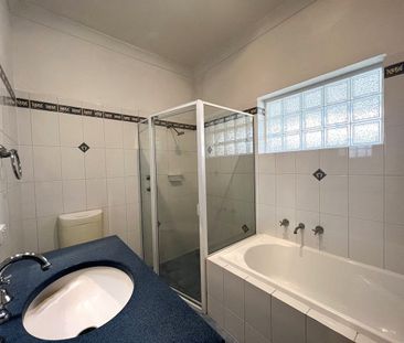 Immaculate Family Home in Prestigious Postcode - Photo 6